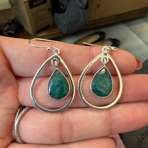 NWOT Elegant Sterling Silver and Emerald Teardrop Earrings